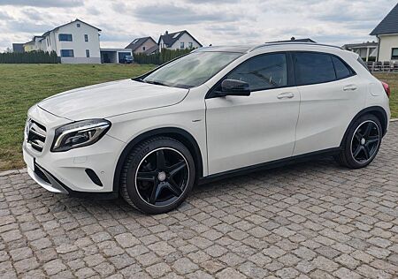 Mercedes-Benz GLA 220 CDI 4MATIC 7G TÜV/Service NEU!!! 8Fach!