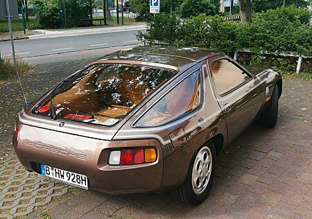 Porsche 928