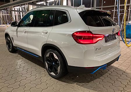 BMW iX3 -IMPRES-GARANTIE-PANO-HUD-KEYLES-360 -20Z-AHK