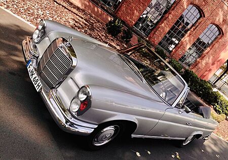 Mercedes-Benz 280 SE Cabriolet Automatic