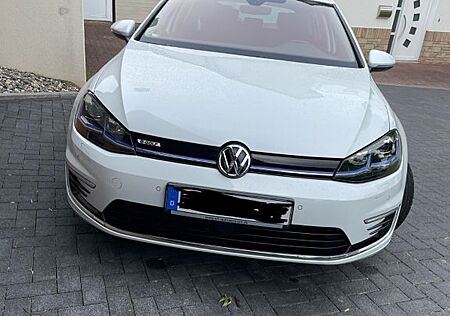 VW Golf Volkswagen Vll e- weiss