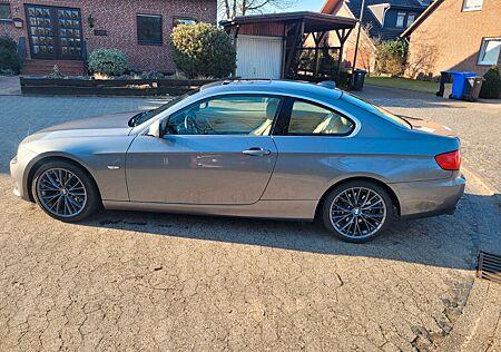 BMW 325i Coupé E92 TÜV LEDER NEU v.N. 1A