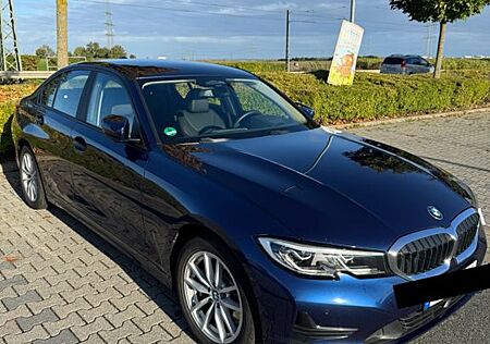 BMW 330i top gepflegt mit wenigen Kilometern