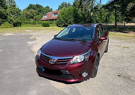 Toyota Avensis Kombi 1.8 Automatik | Top-Zustand | Navi