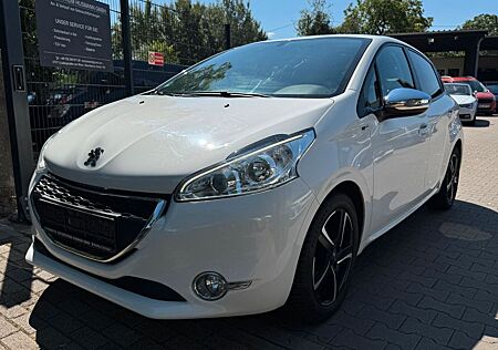 Peugeot 208 1.2 STYLE KLIMA NAVI PDC AHK TÜV SCHECKHEFT