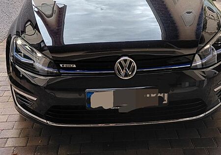 VW Golf Volkswagen e- e-