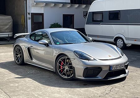Porsche Cayman GT 4