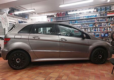 Mercedes-Benz B 170 *8FACH*NAVI*V+H/PDC*SHZ*NEU TÜV