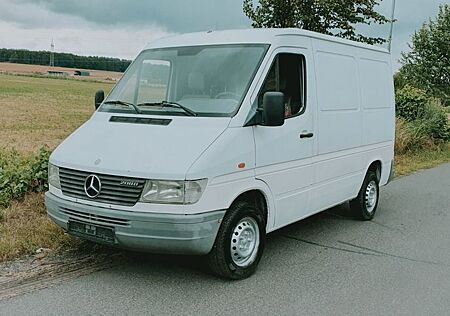 Mercedes-Benz Sprinter 2208 Kurz / Flach