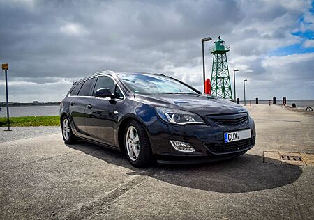 Opel Astra Sports Tourer 1.4 Turbo Sport, SHZ, Navi,