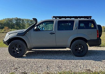 Nissan Pathfinder 2.5 dCi DPF SE