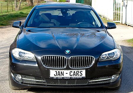 BMW 520d Lim 3Hd BiXenon Nav Prof HUD PDC AHK schwen