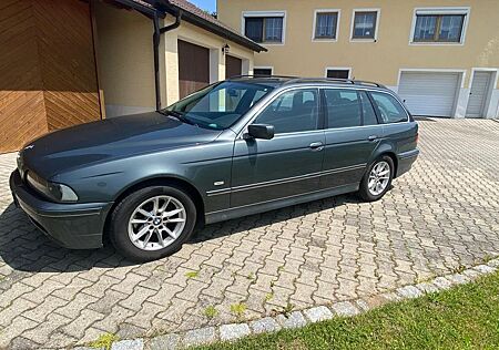 BMW 525i Automatik 8-fach bereift