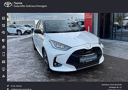 Toyota Yaris Hybrid Black&White