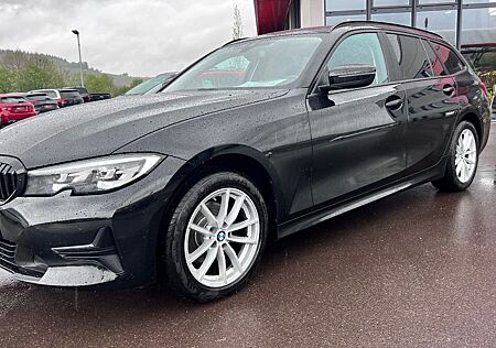 BMW 320 d Touring xDrive Advantage