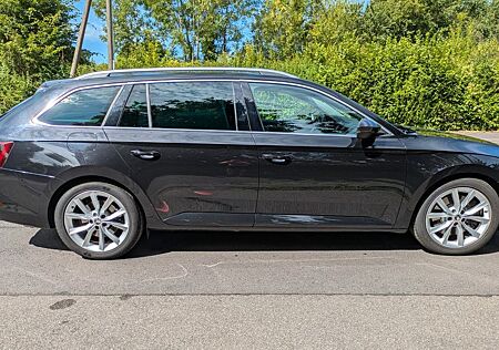 Skoda Superb 2.0 TSI DSG 4x4 Style Combi*Pano*AHK