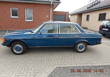 Mercedes-Benz 250 W123