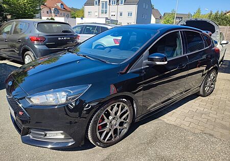 Ford Focus Lim. ST KAMERA/NAVI/SHZ/TEMPO/1HAND/TOP!