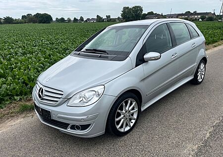 Mercedes-Benz B 220