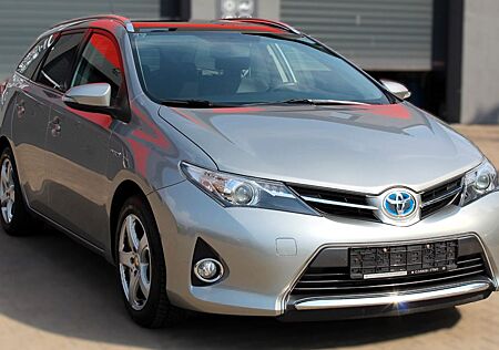 Toyota Auris Touring Sports Hybrid Life+