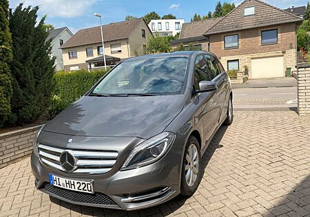 Mercedes-Benz B 180 -
