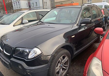 BMW X3 3,0i*AUTOMATIK*LEDER*PANORAMA*PDC*NAVI*XENON