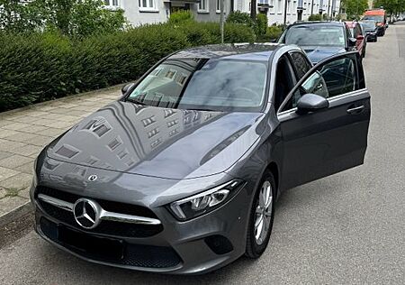 Mercedes-Benz 200 A200 Junge Sterne Garantie & neuer Kundendienst