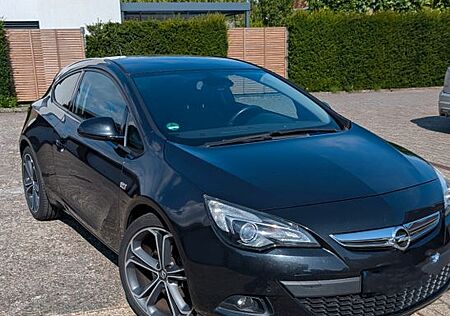 Opel Astra GTC 1.4 Turbo 103kW -