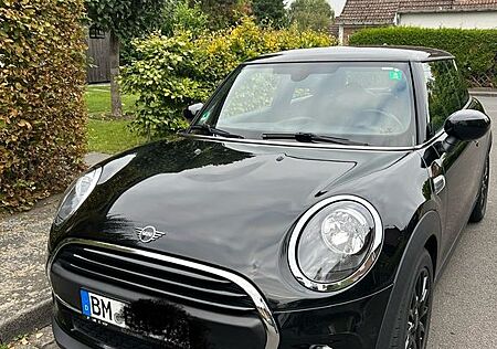 Mini ONE Automatik von Privat Blackyard Ausstattung