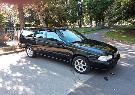 Volvo V70 2.5-10V Cel Garagenwagen