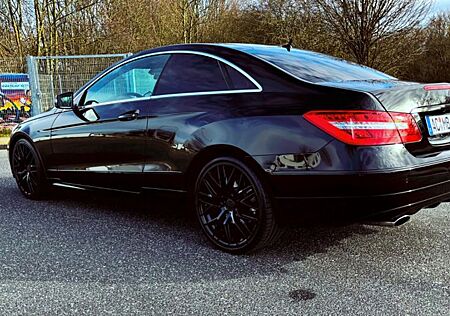 Mercedes-Benz E 350 Coupé CGI BlueEFFICIENCY AVANTG....