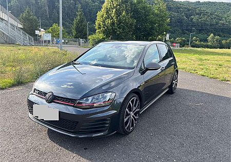 VW Golf Volkswagen VII GTI Performance Navi DCC FRK R600 Bull x