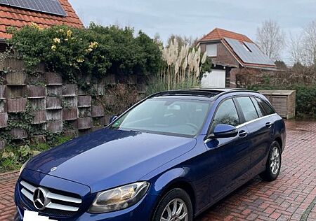 Mercedes-Benz C 180 d T -Modell mit Schiebe- u. Panoramadach