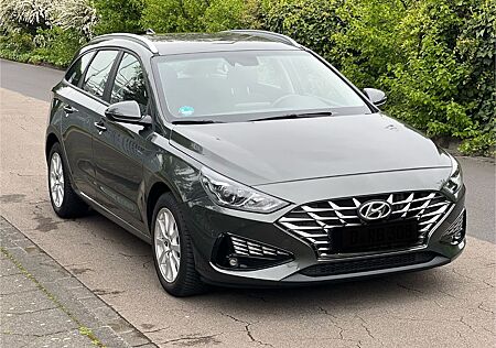 Hyundai i30 1.5 T-GDI Hybrid Advantage Advantage
