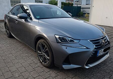 Lexus IS 300h Luxury Line Mark Levinson