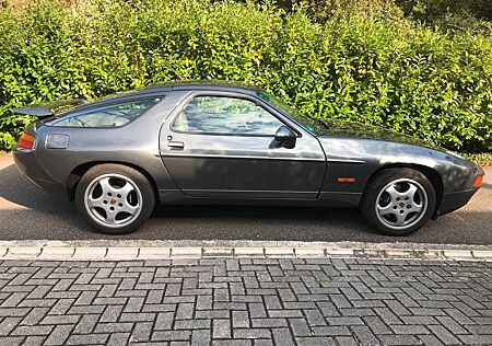 Porsche 928 GTS