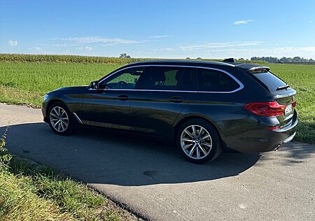 BMW 520d Touring Luxury Line Pano LED