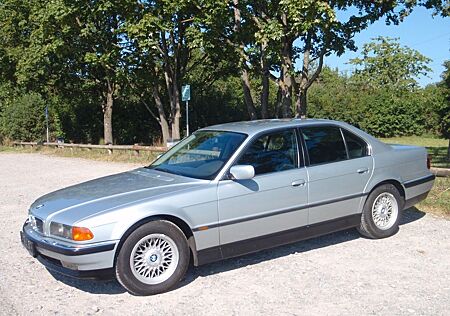 BMW 740i A -
