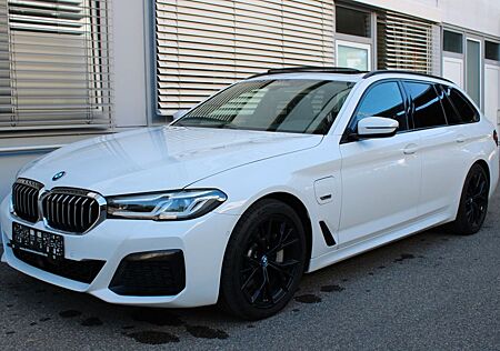BMW 530e M Sport Pano/Virt/Kam/Keyl/Ambient/AHK/19