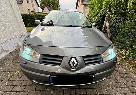 Renault Megane Privilege 2.0 16V Leder, Xenon , AHK, TÜV