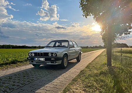 BMW 318 E30 Oldtimer 4 Türer BBS Leder H-Abnahme