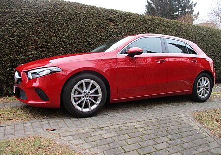 Mercedes-Benz A 200 *1.Hand//10TKM//LED//360°/Garantie*