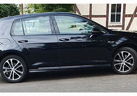 VW Golf Volkswagen 1.4 TSI 150ps ACT BMT Highline -R-line