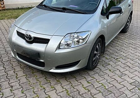 Toyota Auris 1.4 -