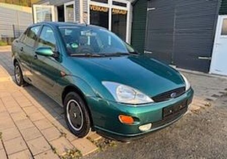 Ford Focus 1.8 Ghia Klima Wenig Kilometer
