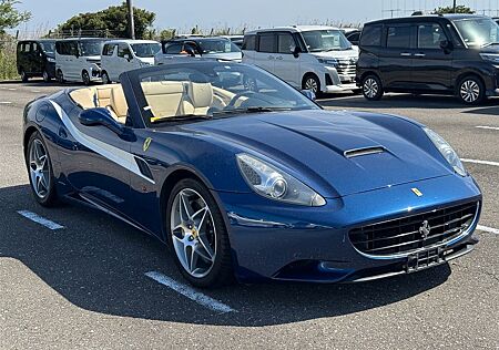 Ferrari California in Farbe "Blu Tour De France"
