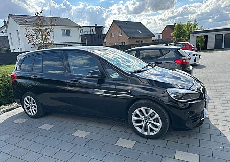 BMW 2er 218d Gran Tourer Advantage SHZ NAVI 8xRäder