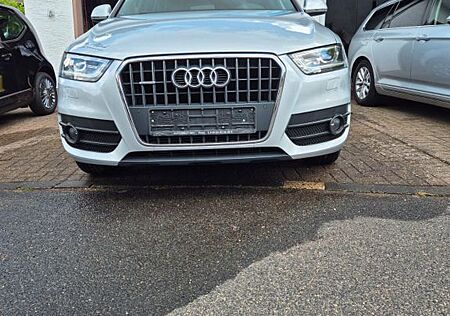 Audi Q3 2.0 TFSI S tronic quattro - AHK, Teilleder
