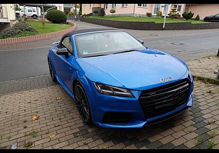 Audi TT Roadster 2.0 TFSI S tronic quattro -