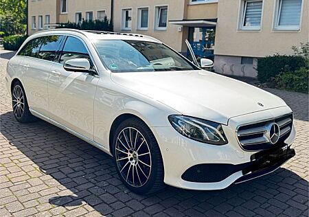 Mercedes-Benz E 220 d T Autom. -